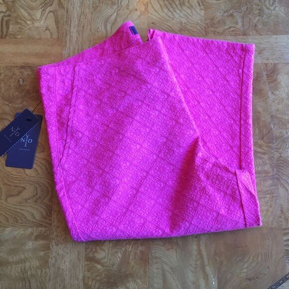 NYDJ QUALITY Textured Fuschia Fun Capris! - Picture 6 of 9
